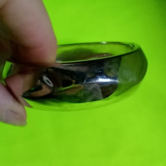 Silvertone smooth wavy hinged bracelet 2 x 2.5 i.d. - Picture 1 of 9
